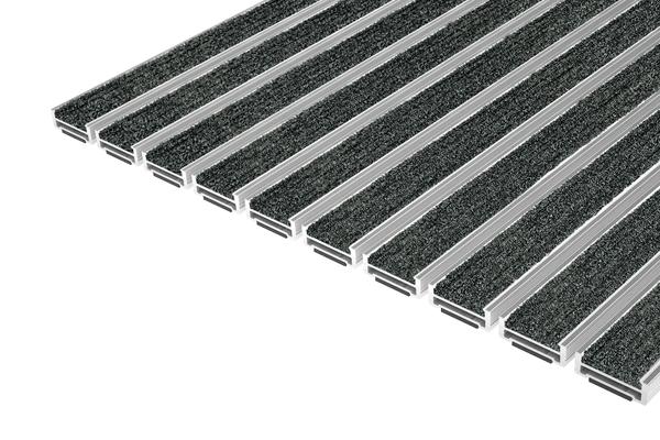 Top Clean ROBUST SCRUB: The Top Clean ROBUST SCRUB entrance mat, which features a special scraping effect thanks to its SCRUB insert, is suitable for heavy-duty use both indoors and outdoors.