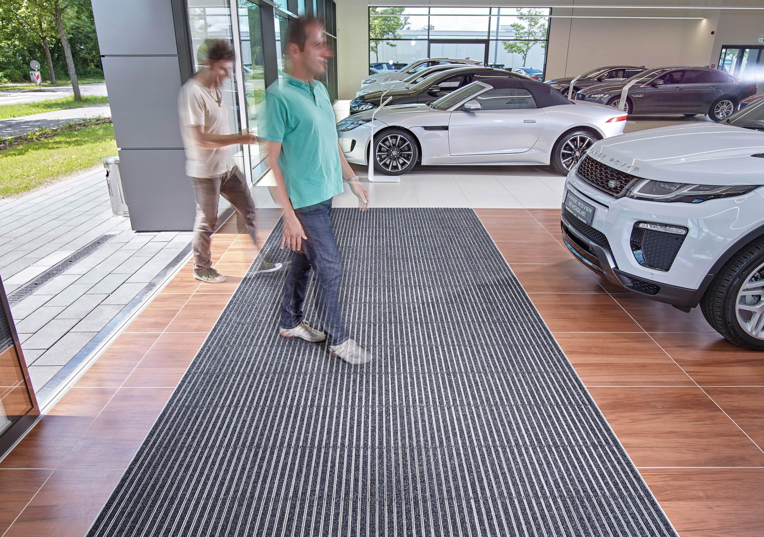 Range Rover Dealership Entrance Matting from GEGGUS Gmbh